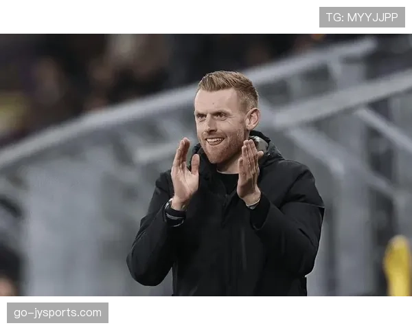 兰斯主帅斯蒂尔赛前确认，球队将变阵三后卫应对强敌